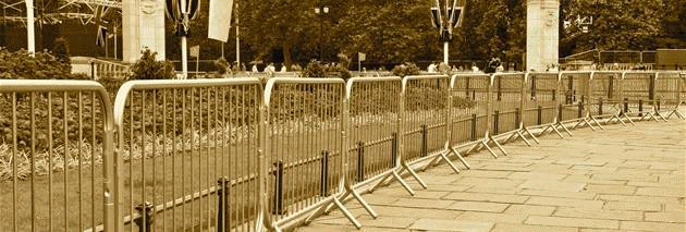 Где используются и какие бывают переносные мобильные ограждения?