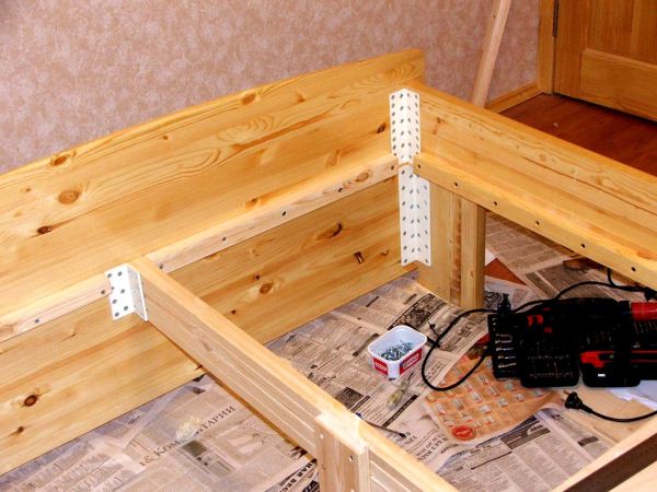Инструкция по изготовлению деревянной кровати с чертежами и фото