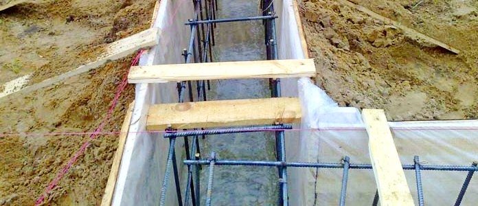 Как сделать забор из профнастила под камень, дерево и кирпич своими руками