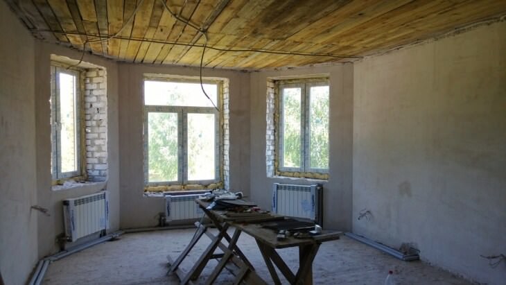 Какую штукатурку выбрать для выравнивания стен?