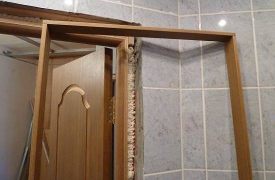 Устанавливаем межкомнатную дверь в квартире