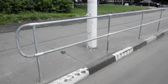 Виды и монтаж пешеходных ограждений на автомобильных дорогах и пешеходных переходах